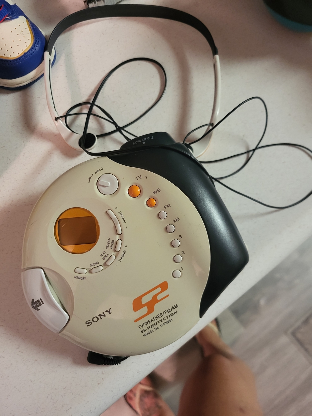 Sony S2 Sports Walkman D-FS601 Portable CD Player AM/FM/TV/Weather Radio TESTED